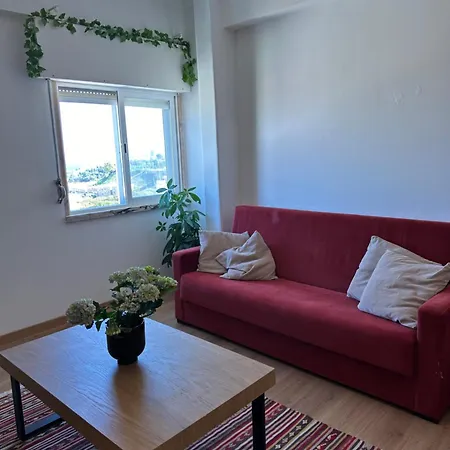 Bright Spacious 1 Bedroom *